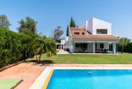 SPECTACULAR VILLA JUST A STONE'S THROW FROM SEVILLE AND DOÑANA