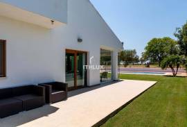 SPECTACULAR VILLA JUST A STONE'S THROW FROM SEVILLE AND DOÑANA