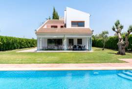 SPECTACULAR VILLA JUST A STONE'S THROW FROM SEVILLE AND DOÑANA