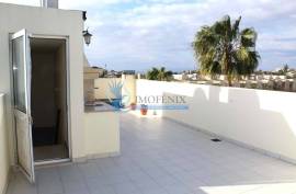 3+1 bedroom semi-detached house with pool and garage,- Patroves- Albufeira