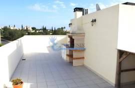 3+1 bedroom semi-detached house with pool and garage,- Patroves- Albufeira