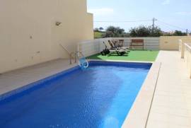 3+1 bedroom semi-detached house with pool and garage,- Patroves- Albufeira