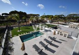 VILAMOURA - 3 BEDROOM LUXURY VILLAS - PRIVATE SWIMMING POOL - GARDENS