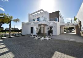 VILAMOURA - 3 BEDROOM LUXURY VILLAS - PRIVATE SWIMMING POOL - GARDENS