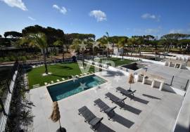 VILAMOURA -  4 BEDROOM LUXURY VILLAS - PRIVATE SWIMMING POOL - GARDENS