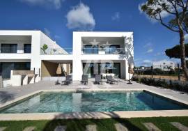 VILAMOURA -  4 BEDROOM LUXURY VILLAS - PRIVATE SWIMMING POOL - GARDENS