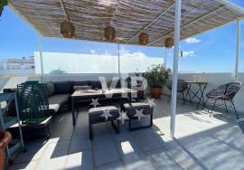 OLHÃO - HISTORIC CENTER - DUPLEX APARTMENT - ROOFTOP WITH VIEW - 3 BEDROOMS - CONDOMINIUM WITH POOL AND GARDEN