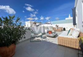 OLHÃO - HISTORIC CENTER - DUPLEX APARTMENT - ROOFTOP WITH VIEW - 3 BEDROOMS - CONDOMINIUM WITH POOL AND GARDEN