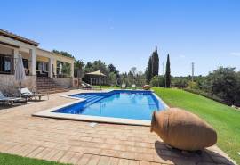 Alvor – Serra e Mar: 3-bedroom villa with garden and infinity pool