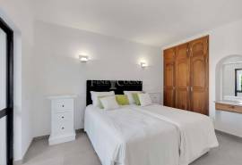 Carvoeiro – Renovated 2-Bedroom Apartment Overlooking the Golf Course