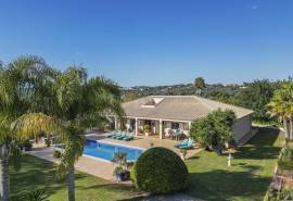 Silves – 4-Bedroom single storey Villa with Pool, carport and Landscaped Gardens