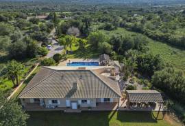 Silves – 4-Bedroom single storey Villa with Pool, carport and Landscaped Gardens