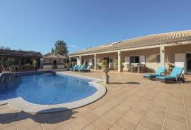 Silves – 4-Bedroom single storey Villa with Pool, carport and Landscaped Gardens