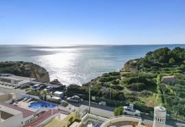 Carvoeiro – 4-Bedroom Villa with Panoramic Sea Views and Direct Beach Access