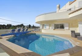 Carvoeiro – 4-Bedroom Villa with Panoramic Sea Views and Direct Beach Access