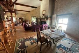 Former Stable Converted Into A Loft With Adjoining Garden