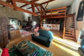 Former Stable Converted Into A Loft With Adjoining Garden