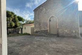 Former Stable Converted Into A Loft With Adjoining Garden