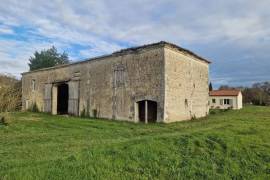 Barn In Need of Development and Renovation