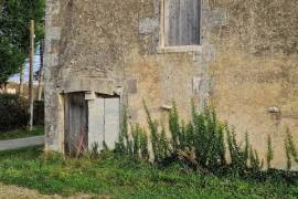 Barn In Need of Development and Renovation