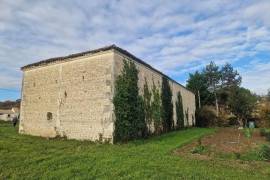 Barn In Need of Development and Renovation