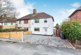 3 bedroom, Semi-detached house for sale