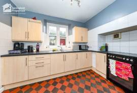 4 bedroom, Semi-detached house for sale