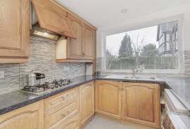 5 bedroom, Detached house for sale