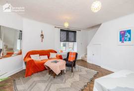 3 bedroom, Maisonette for sale