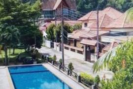 Cosy 2 bed 2 bath Bungalow with shared swimming pool 5 mins to Kamala Beach