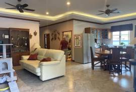 Cosy 2 bed 2 bath Bungalow with shared swimming pool 5 mins to Kamala Beach