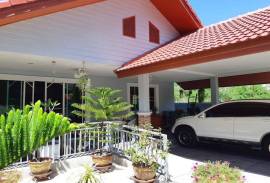 Cosy 2 bed 2 bath Bungalow with shared swimming pool 5 mins to Kamala Beach