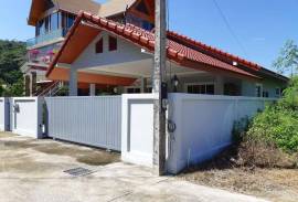 Cosy 2 bed 2 bath Bungalow with shared swimming pool 5 mins to Kamala Beach