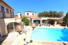 8 room, 250m2 Villa for sale in Lespignan - 550 000 € *