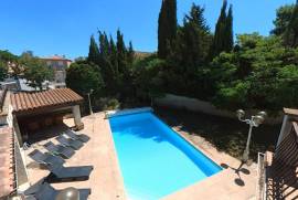 8 room, 250m2 Villa for sale in Lespignan - 550 000 € *