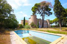 25 room, 1000m2 Castle for sale in Lezignan la cebe - 1 090 000 € *