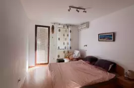 Bulgaria. Sunny one-bedroom apartment with sea 