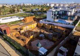Project with large modern villa close to the center and the beach of Lagos