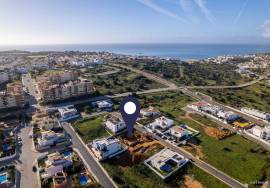 Project with large modern villa close to the center and the beach of Lagos