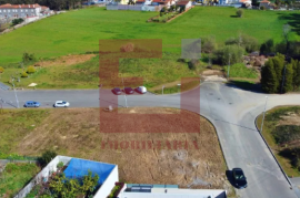 Land with 2 plots for construction of villas in Castêlo da Maia