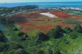BEAUTIFUL RESIDENTIAL PLOTS ON A GOLF COURSE & CLOSE TO THE SEA - MAURITIUS