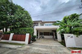 Burasiri Onnut Bangna - Large 2 Storey 4 Bed Family Home in Secure Estate close to Golf and Suvarnabhumi Airport