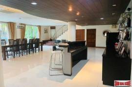 Ultimate Home Office - Large Luxury 5 Bed House with Private Pool Plus Office Building at Bang Chak, Close to BTS Punnawithi