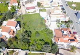Urban land for detached villa and swimming pool