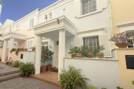 Stunning 4 bedroom apartment in Sunset Close, Gibraltar
