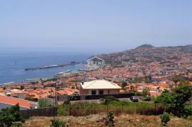 Plot of land for sale in Funchal with bay views!