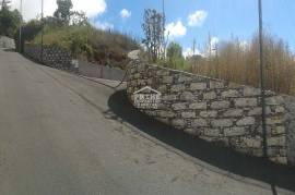 Urban plot of land located on the outskirts of Funchal.