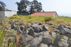 Urban plot of land located on the outskirts of Funchal.