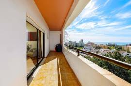 3 bedroom apartment with sea views a stone's throw from Praia da Rocha