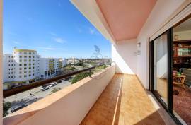 3 bedroom apartment with sea views a stone's throw from Praia da Rocha